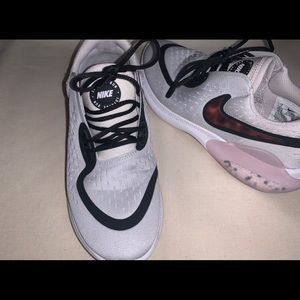 Size 7 - Nike Joyride Run Flyknit shoe